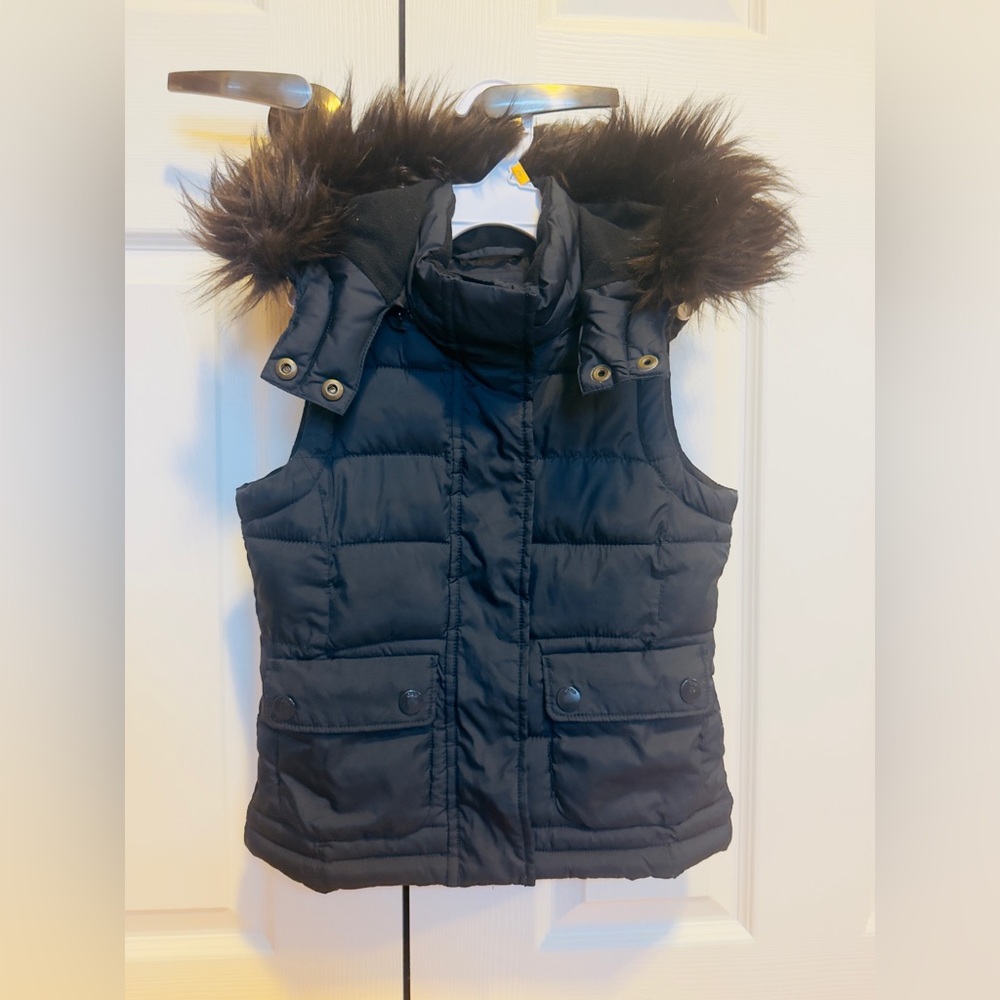 Gap kids vest size S (6-7)